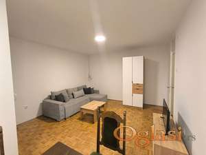 Prodaje se 2.0 stan: Prava retkost na tržištu: 50m2 + 25m2 terasa 176000e